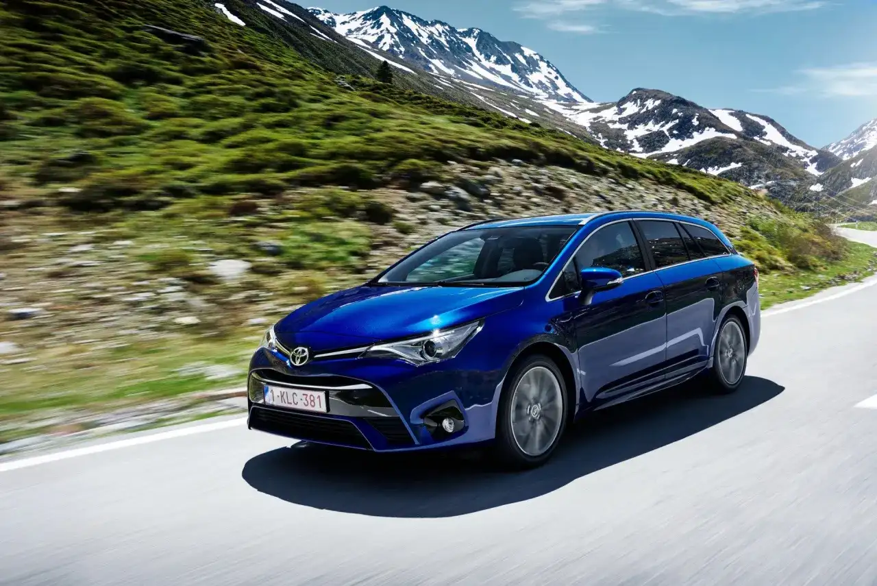 Avensis T27 1.8 benzyna - czy warto? Wady, zalety, usterki.