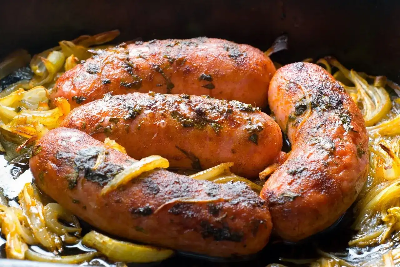 Kiełbasa z piekarnika jak z grilla - prosty przepis