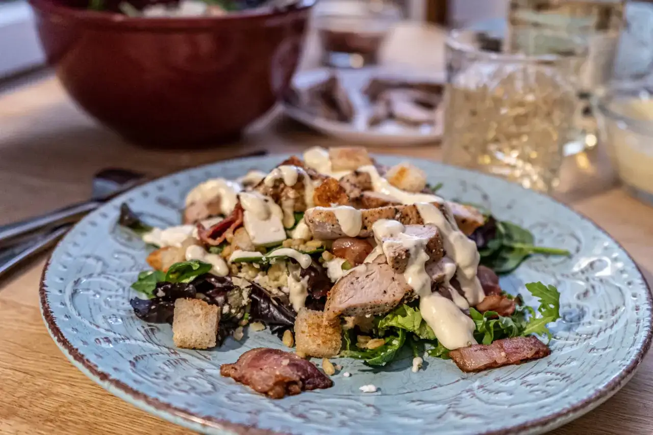 Kycklingsallad som mättar - grundrecept och smarta variationer