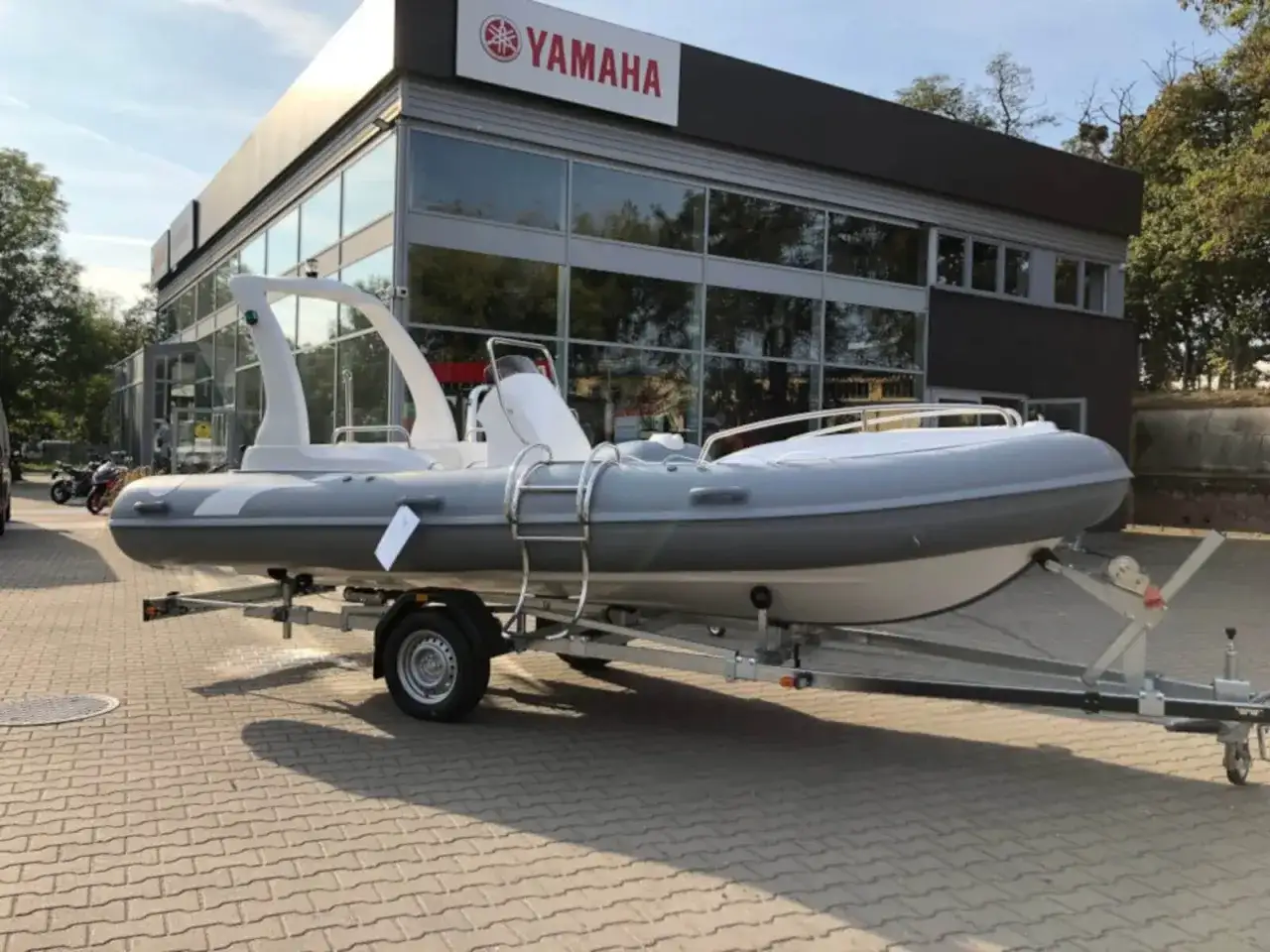 Łódź typu RIB - Co sprawia, że to najlepszy wybór na wodę?
