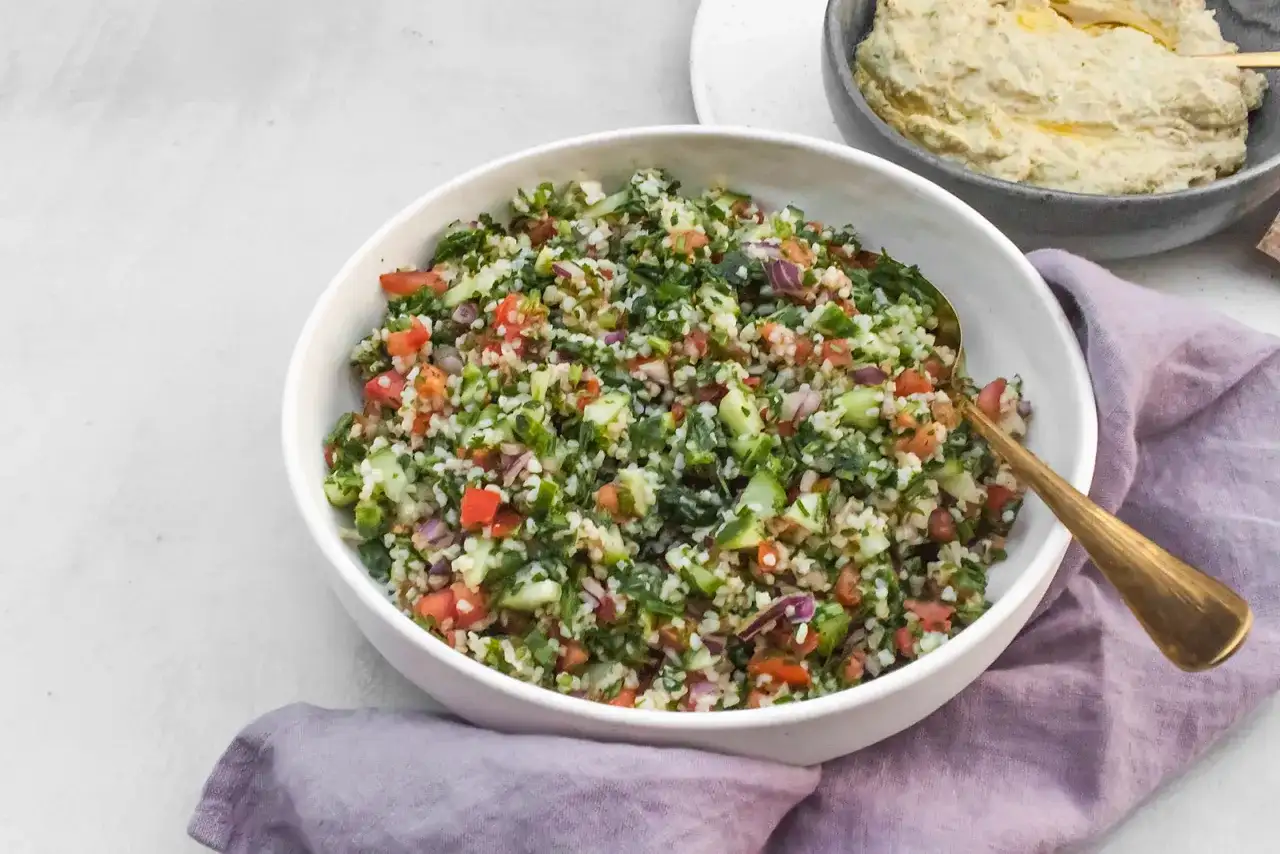 Tabbouleh z komosą ryżową: Bezglutenowy przepis krok po kroku