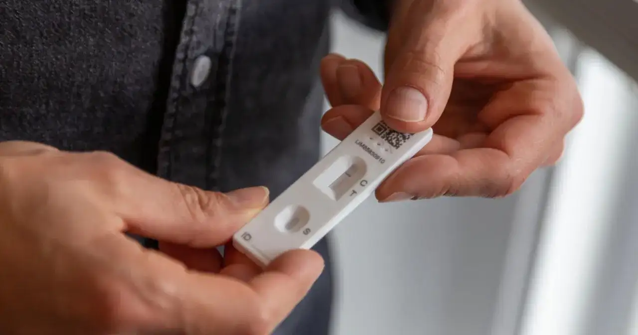 COVID-19 dziś - jakie objawy są najczęstsze i kiedy zrobić test