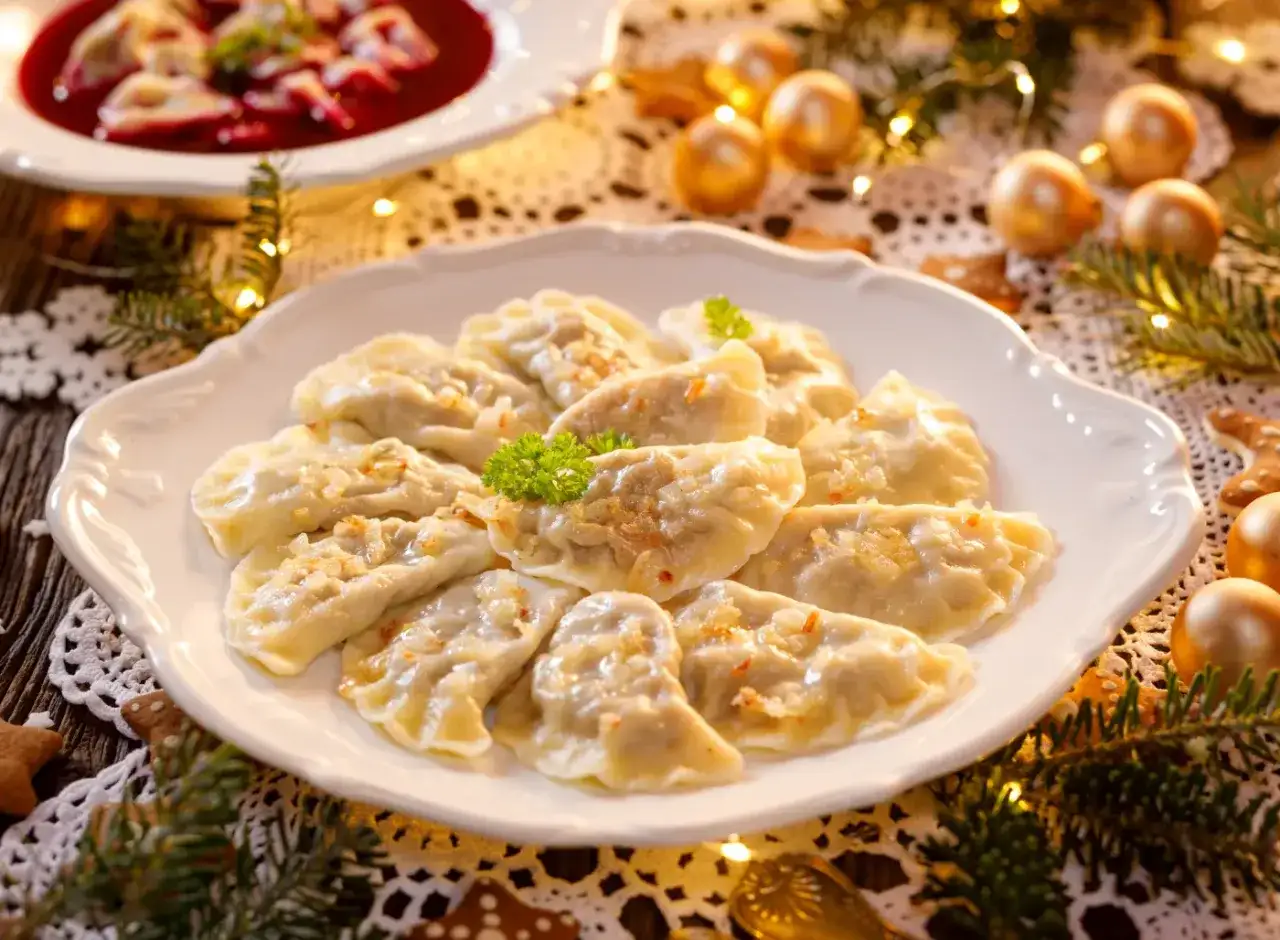 Pierogi z kapustą - idealny farsz i miękkie ciasto. Sprawdź!