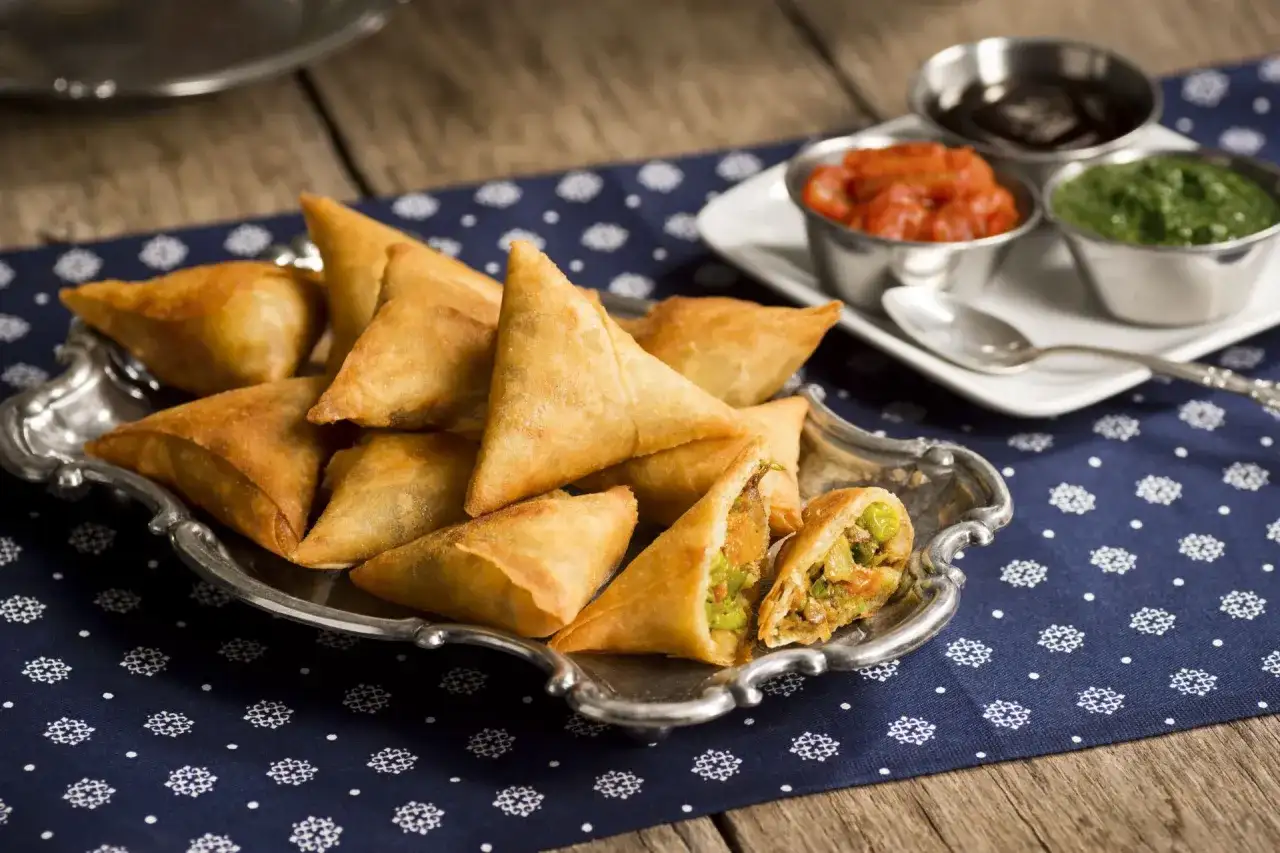 Samosa - indyjskie pierożki na obiad. Zrób je w domu!
