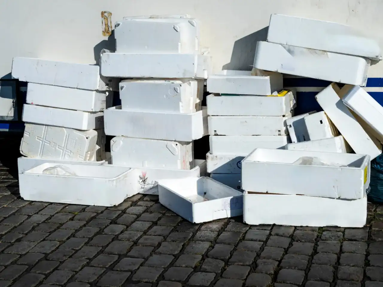 Gdzie oddać styropian - Żółty pojemnik czy PSZOK? Poznaj różnice
