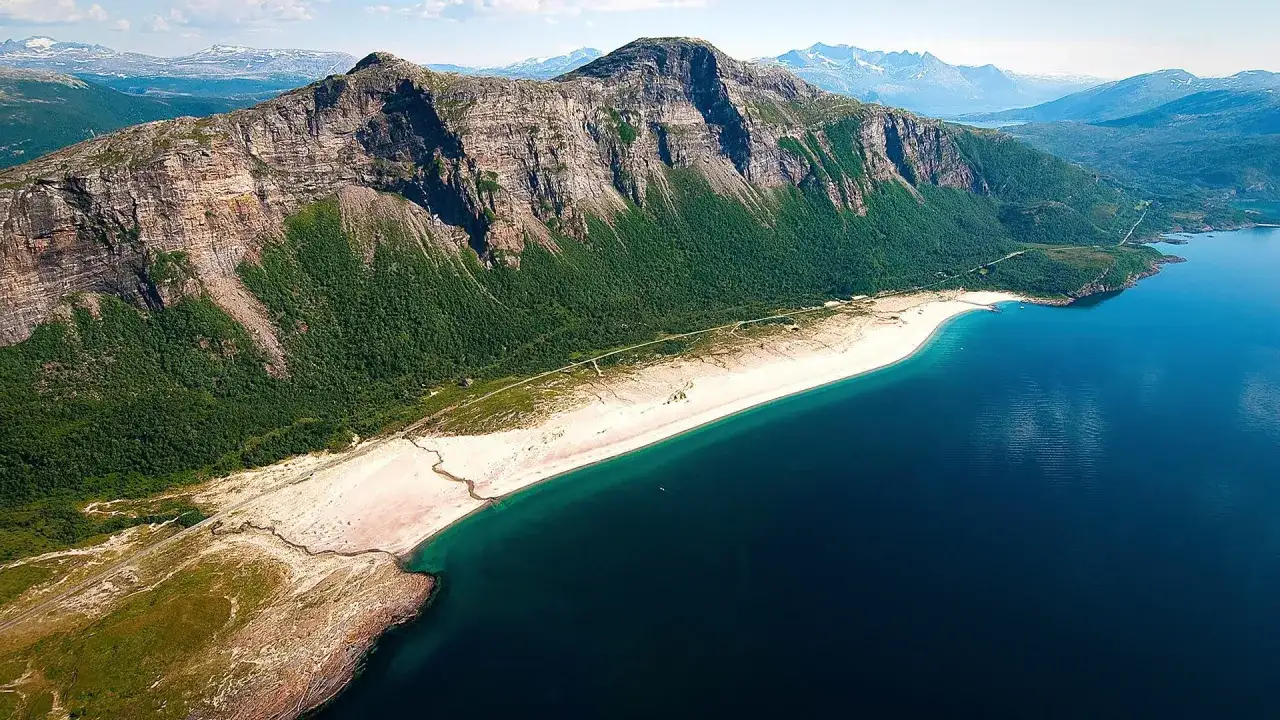 Plaże w Norwegii - Które wybrać i jak zaplanować urlop?