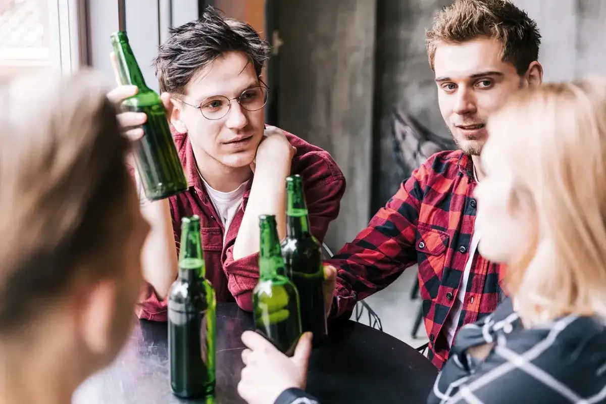 Alkoholizm u młodzieży - Jak rozpoznać i skutecznie pomóc?
