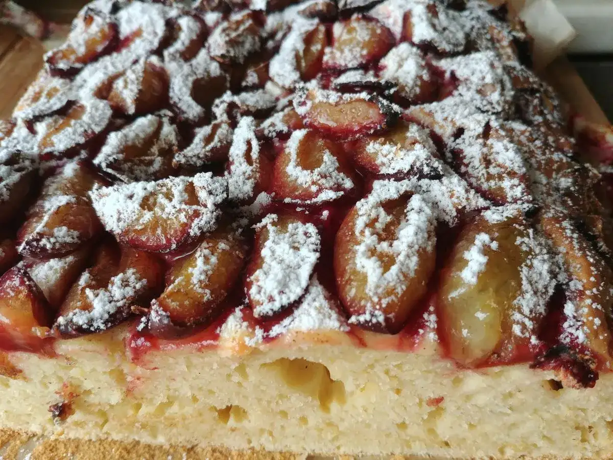 Puszyste ciasto ze śliwkami na oleju - przepis idealny!