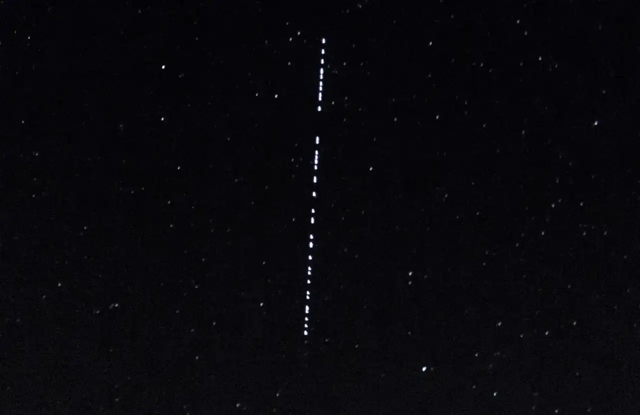 Starlink - przeloty satelitów czy zasięg internetu? Sprawdź!