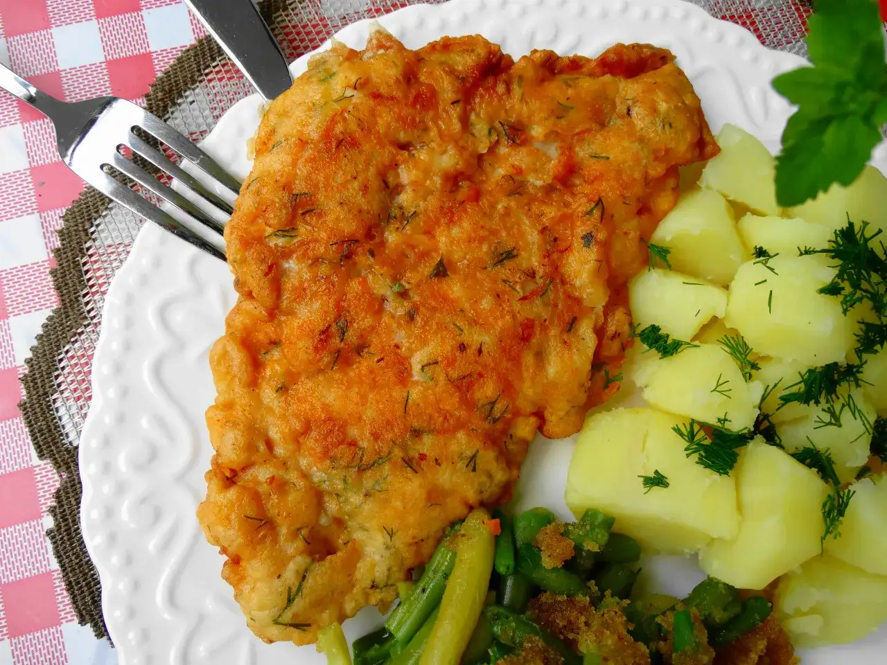 Filet w cieście naleśnikowym: Prosty przepis na chrupiący obiad