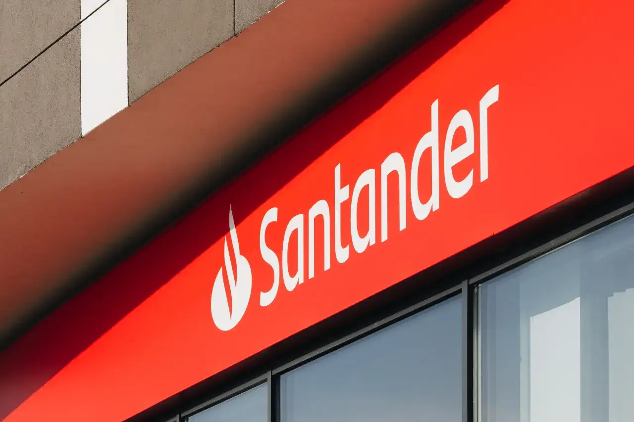 Przelewy w Santanderze - kiedy dochodzą i jakie mają limity