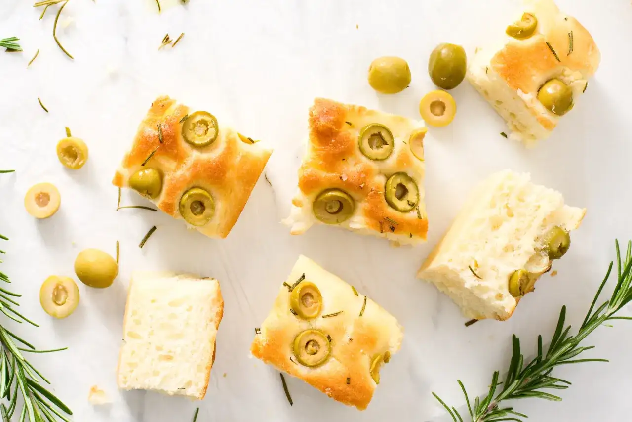 Focaccia idealna - przepis krok po kroku. Sekrety mistrza!