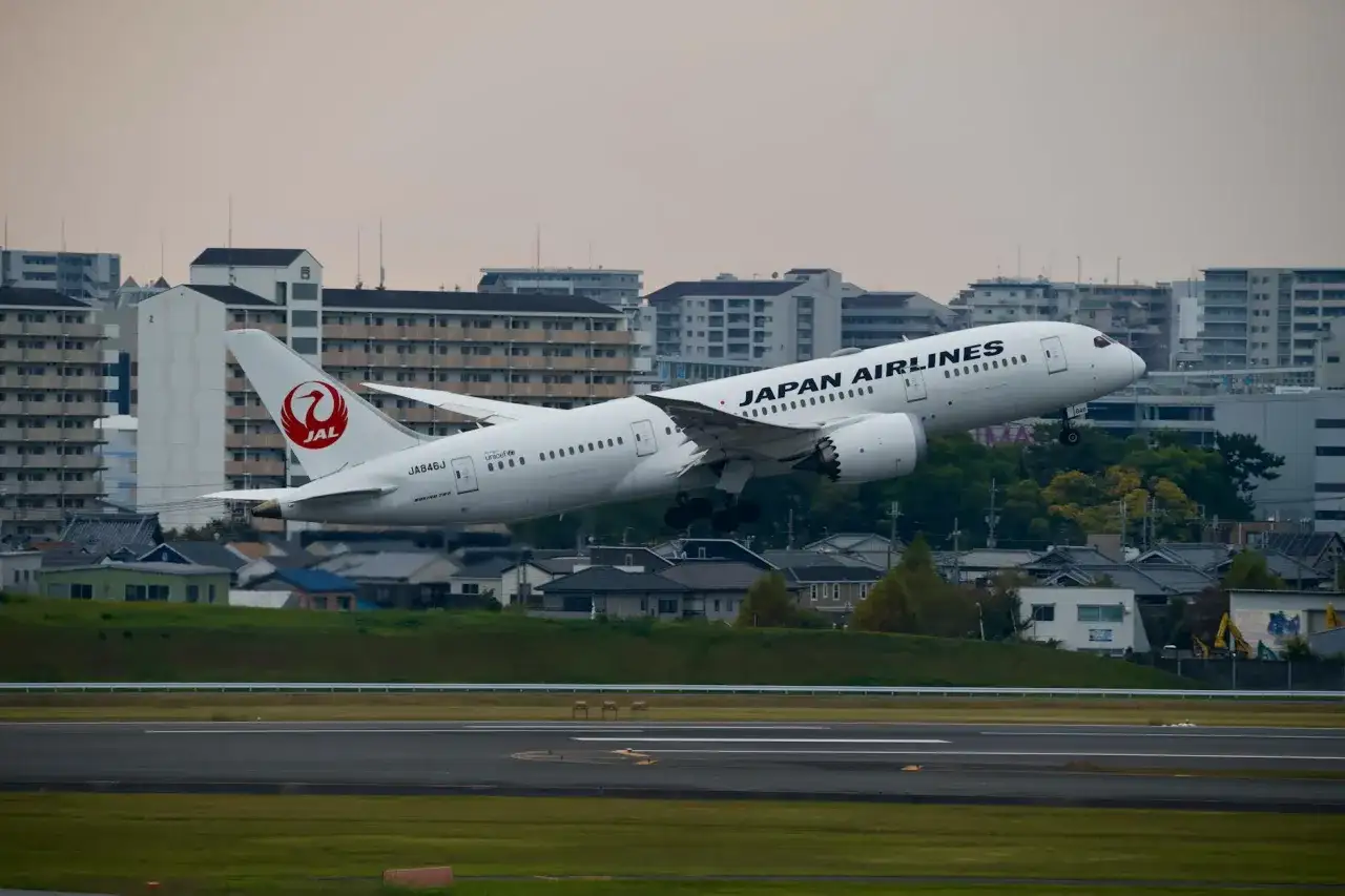 Japan Airlines - bagaż, klasy i przesiadki na lot do Japonii