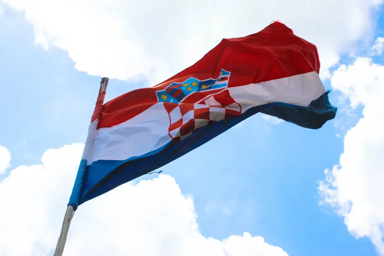 Flaga Chorwacji - Jak odróżnić ją od Serbii i Słowenii?