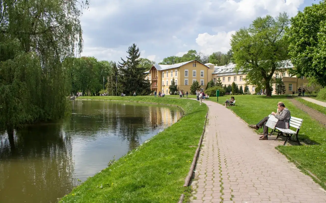 Sanatorium z ZUS - Jak wyjechać na rehabilitację i uniknąć błędów?