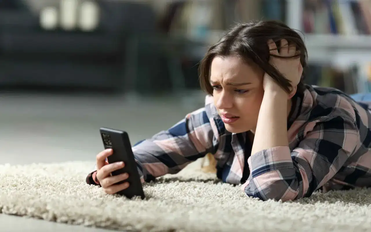 Telefon nie chce się włączyć? Sprawdź to!