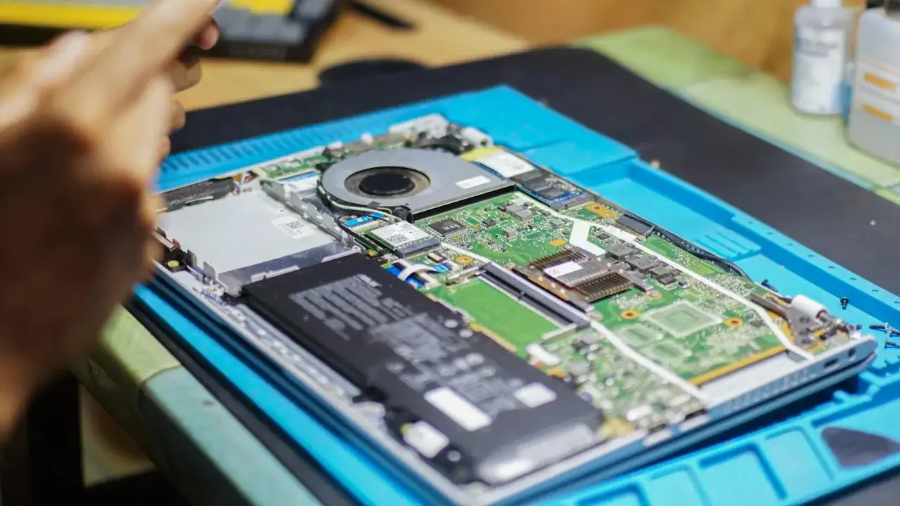 Jak sprawdzić płytę główną w laptopie? 5 metod bez pomyłek