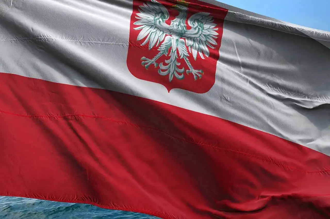 Polska bandera morska na jachcie - kiedy wolno ją podnosić?