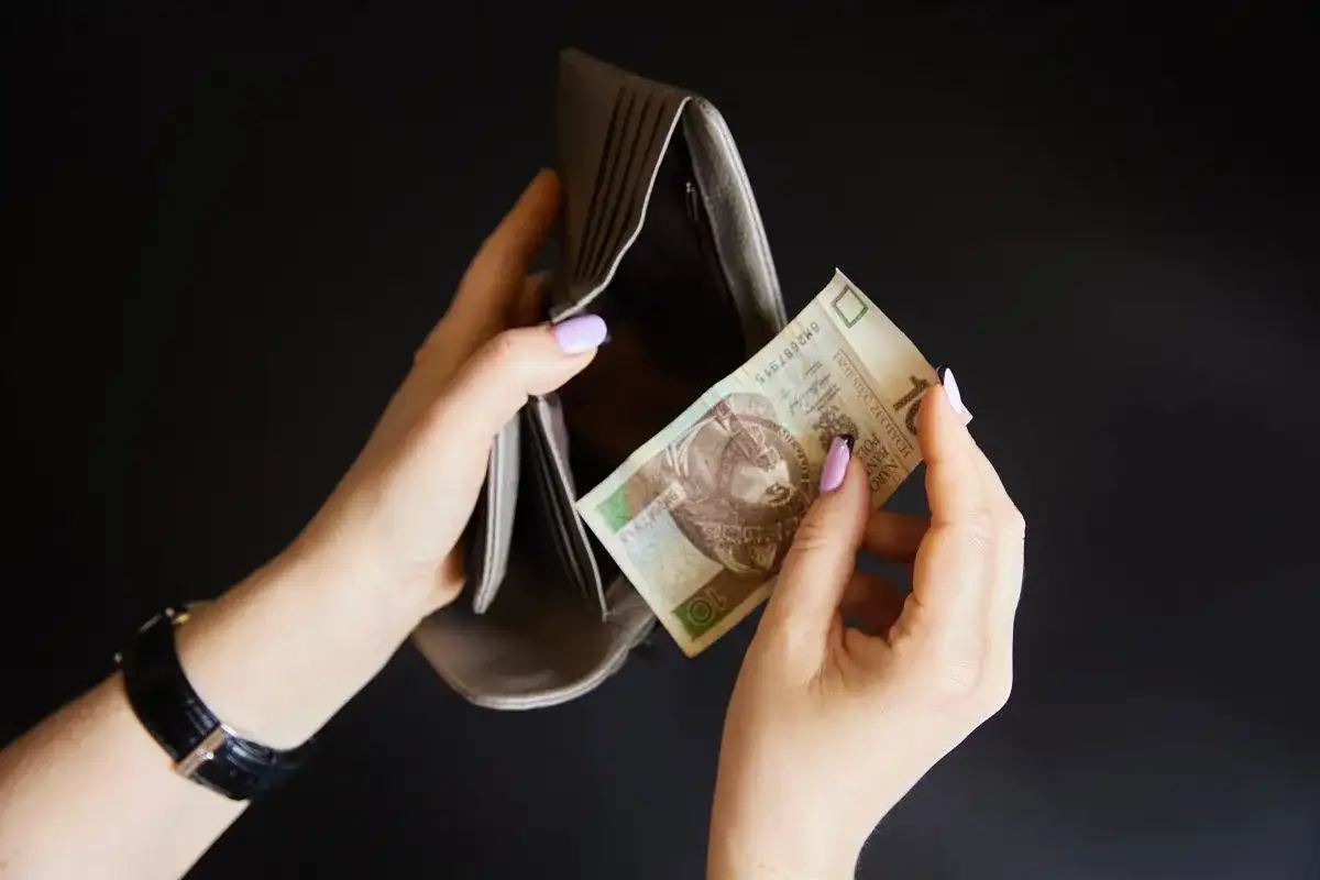 Dlaczego gwiazdy zniknęły z reklam chwilówek? Analiza i wnioski