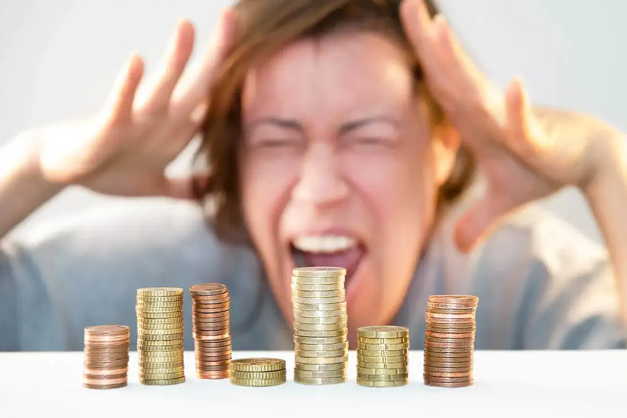 Psychologia chwilówek: Dlaczego wpadamy w pułapkę długu?