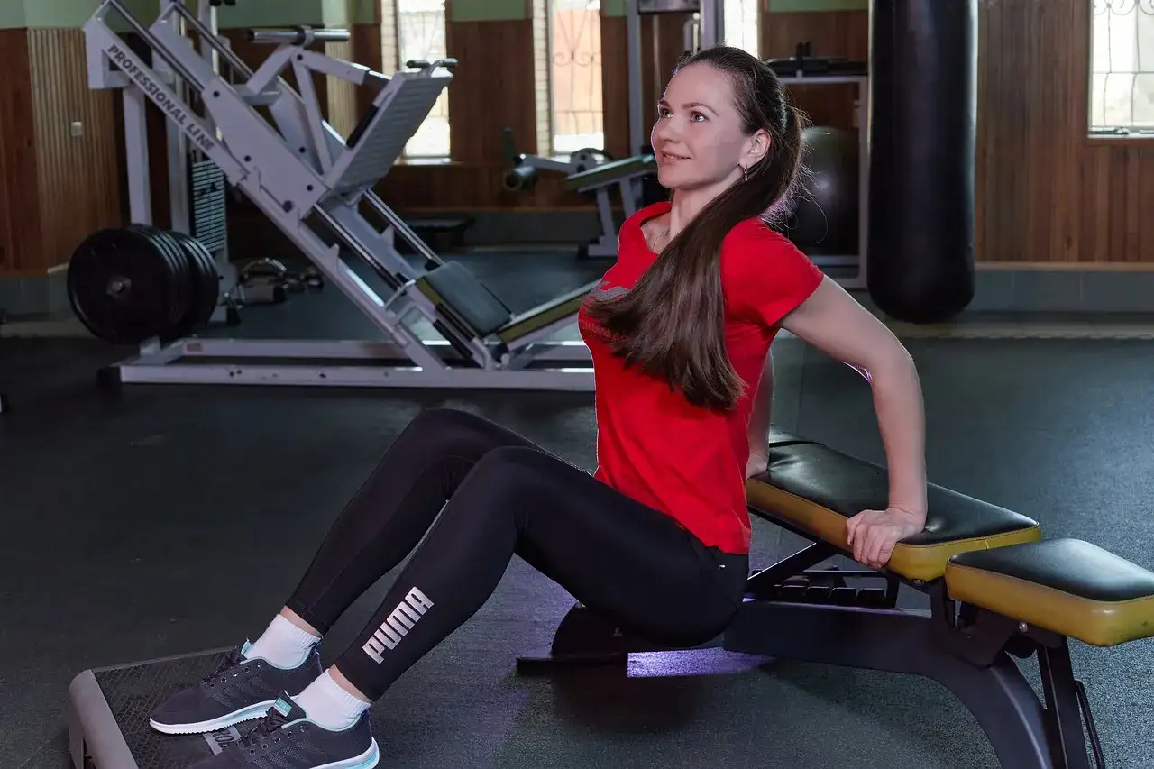 Pompki na triceps - Jak zbudować silne ramiona bez sprzętu?