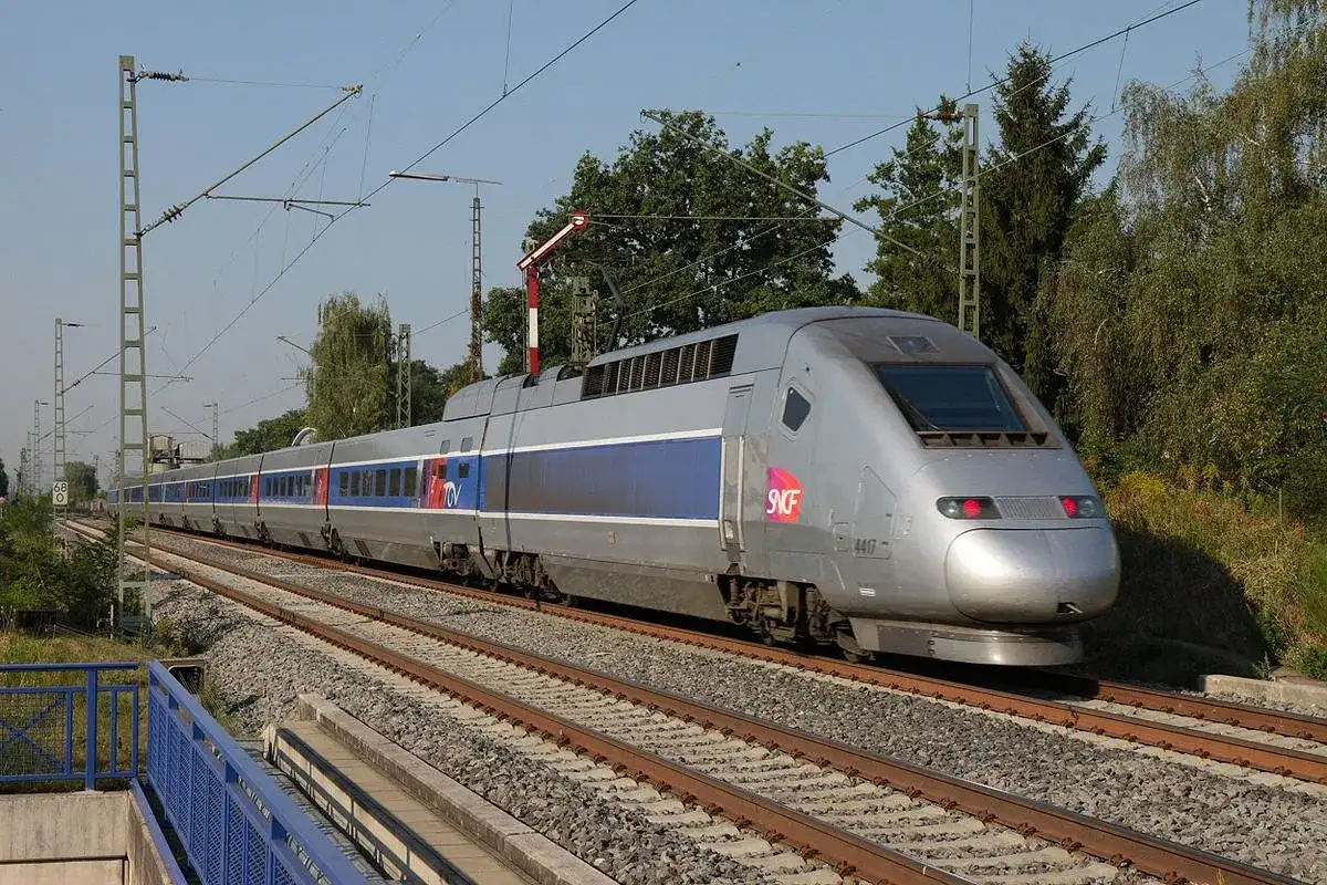 TGV - Ile km/h? Prawdziwa prędkość i co to znaczy dla podróży