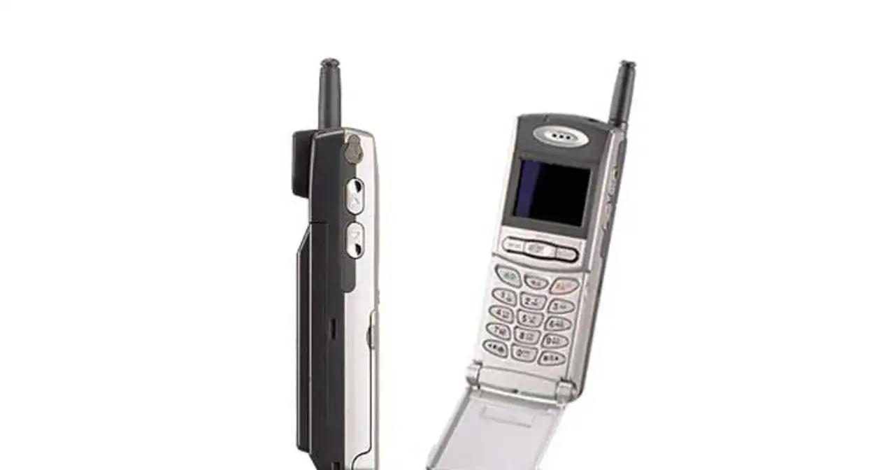 Pierwszy telefon z aparatem - Kyocera, Sharp czy prototyp?