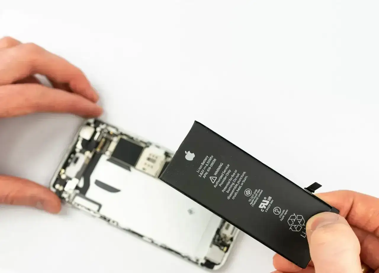 Wymiana baterii iPhone - Kiedy 80% to za mało?