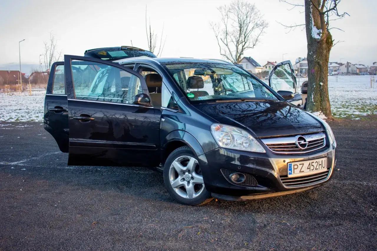 Zafira B - Jak wybrać wersję? Essentia, Enjoy, Cosmo i inne