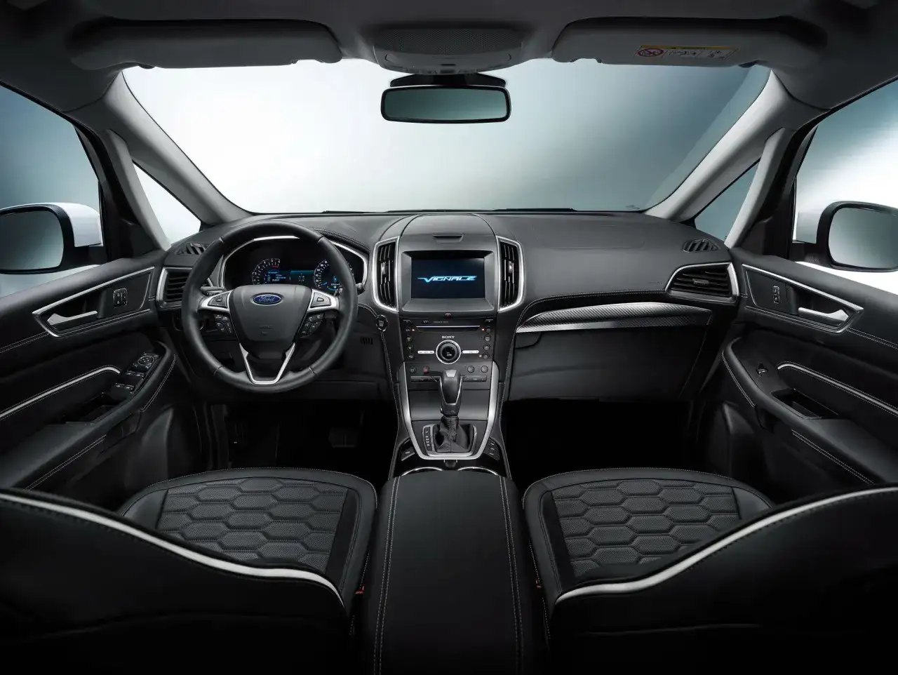 Ford S-Max wnętrze - Czy to nadal idealne auto rodzinne?