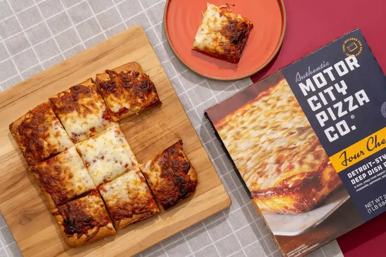 Mrożona pizza - jak wybrać, upiec i poprawić smak