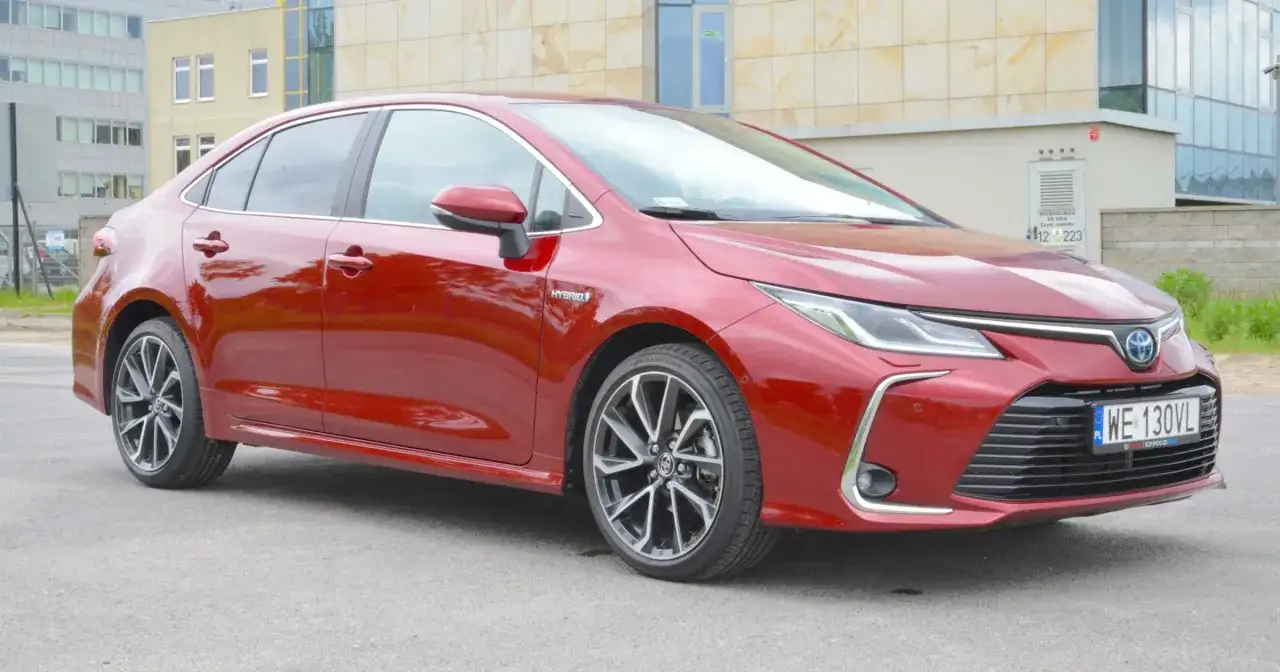 Corolla 1.8 Hybrid - Czy to auto dla Ciebie? Porównanie wersji