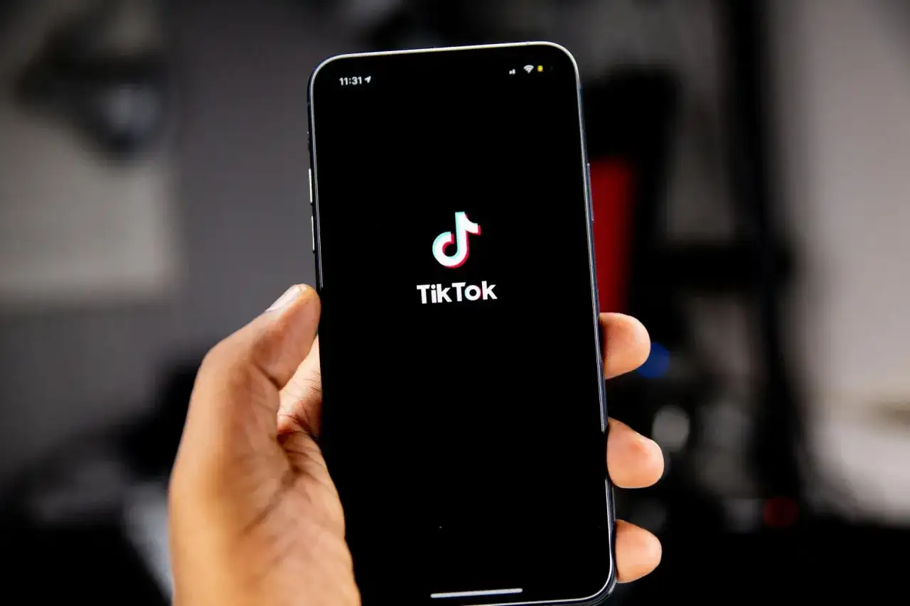 Kiedy powstał TikTok? Prawda o dacie startu i rozwoju