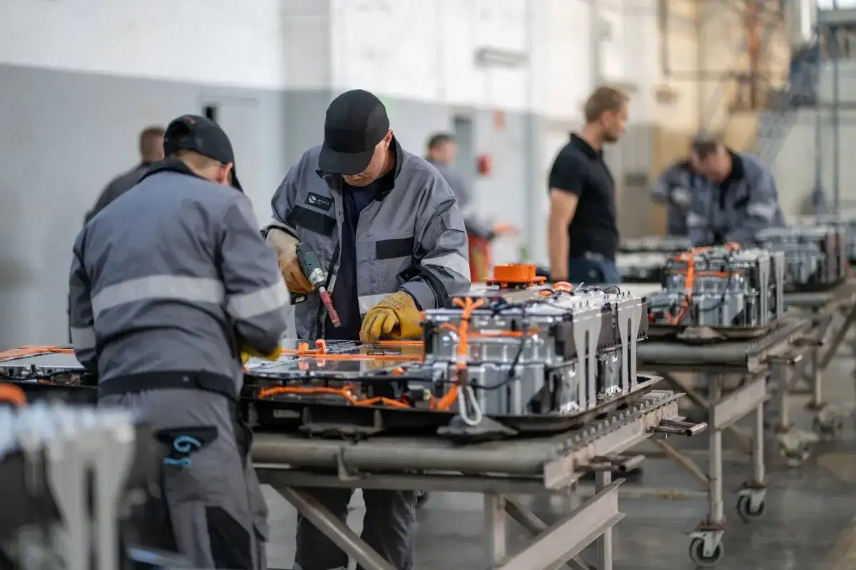 Praca w elektromobilności - Jak zacząć i ile można zarobić?