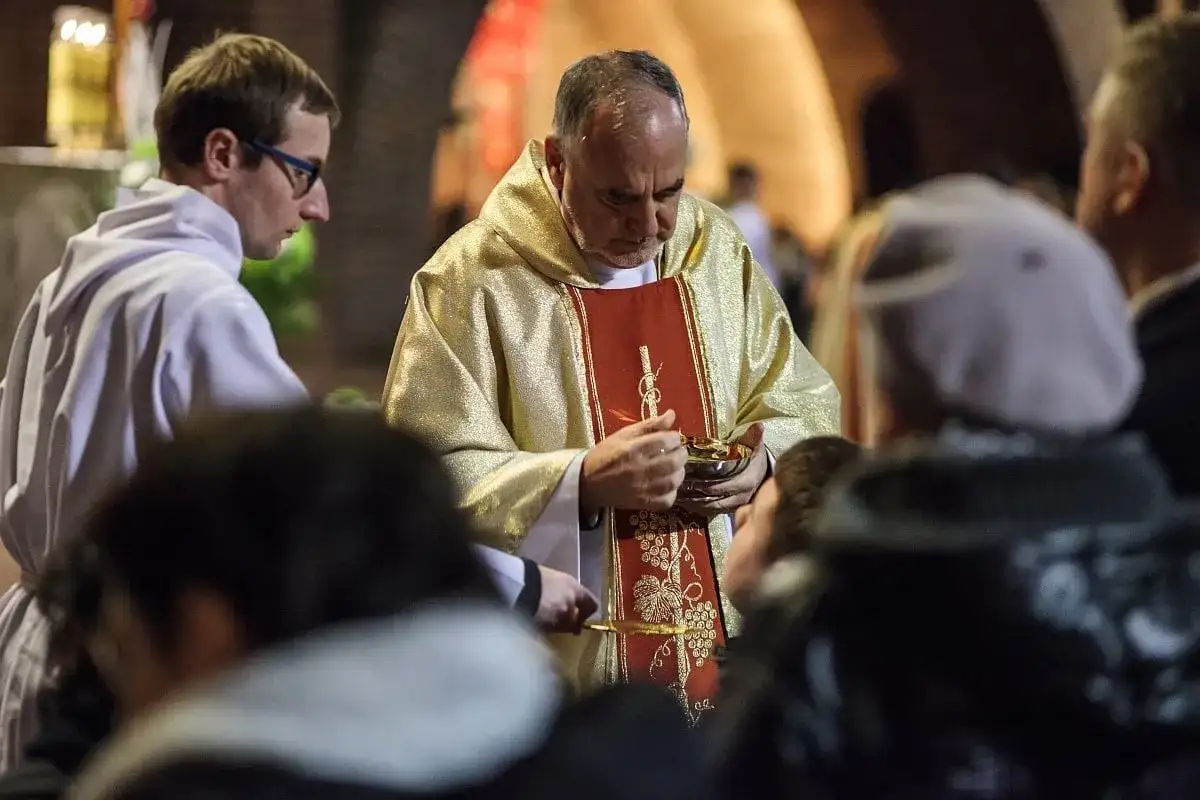 Post eucharystyczny: Czy złamanie to grzech? Jasne zasady