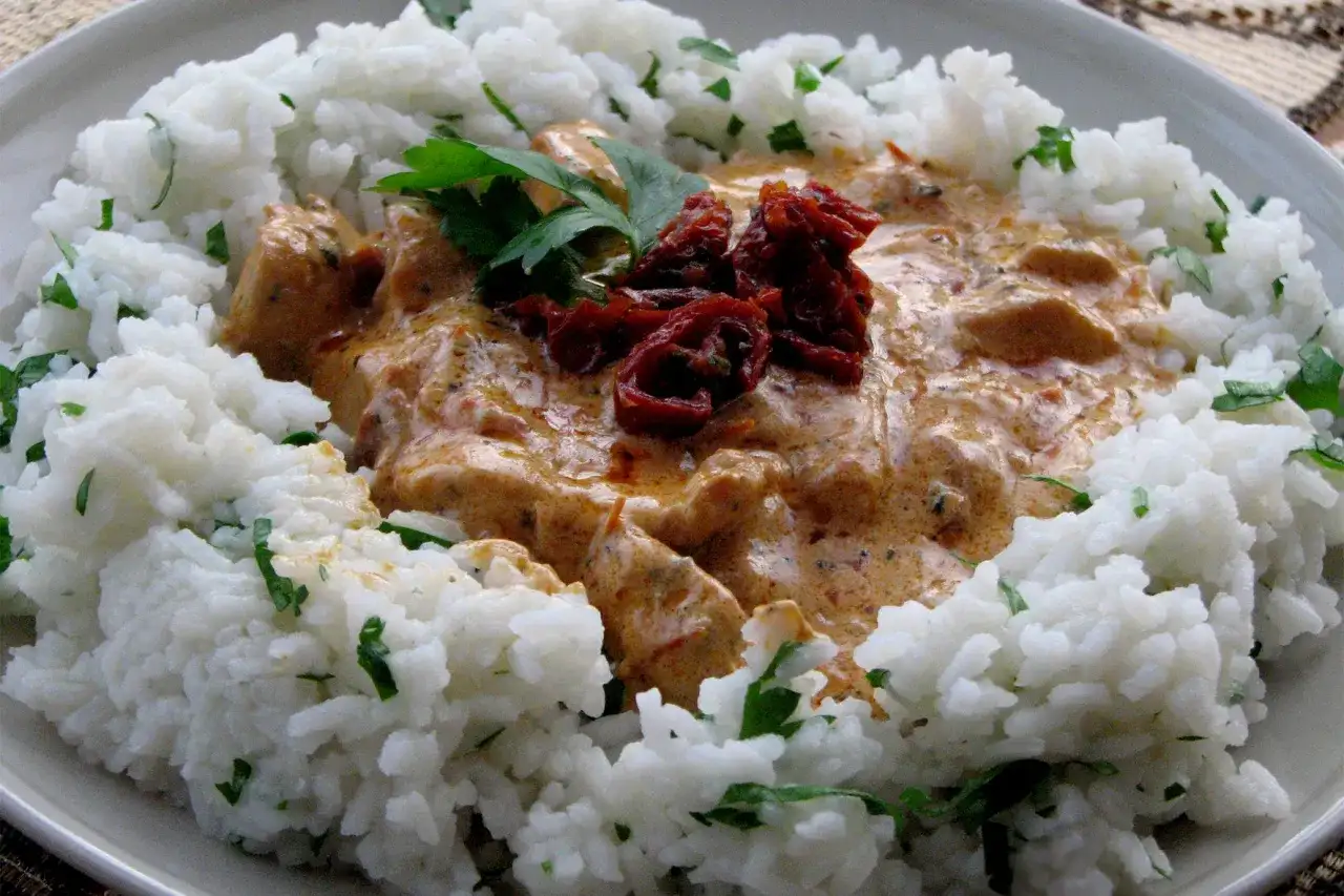 Kurczak z Mascarpone i Suszonymi Pomidorami: Szybki Przepis
