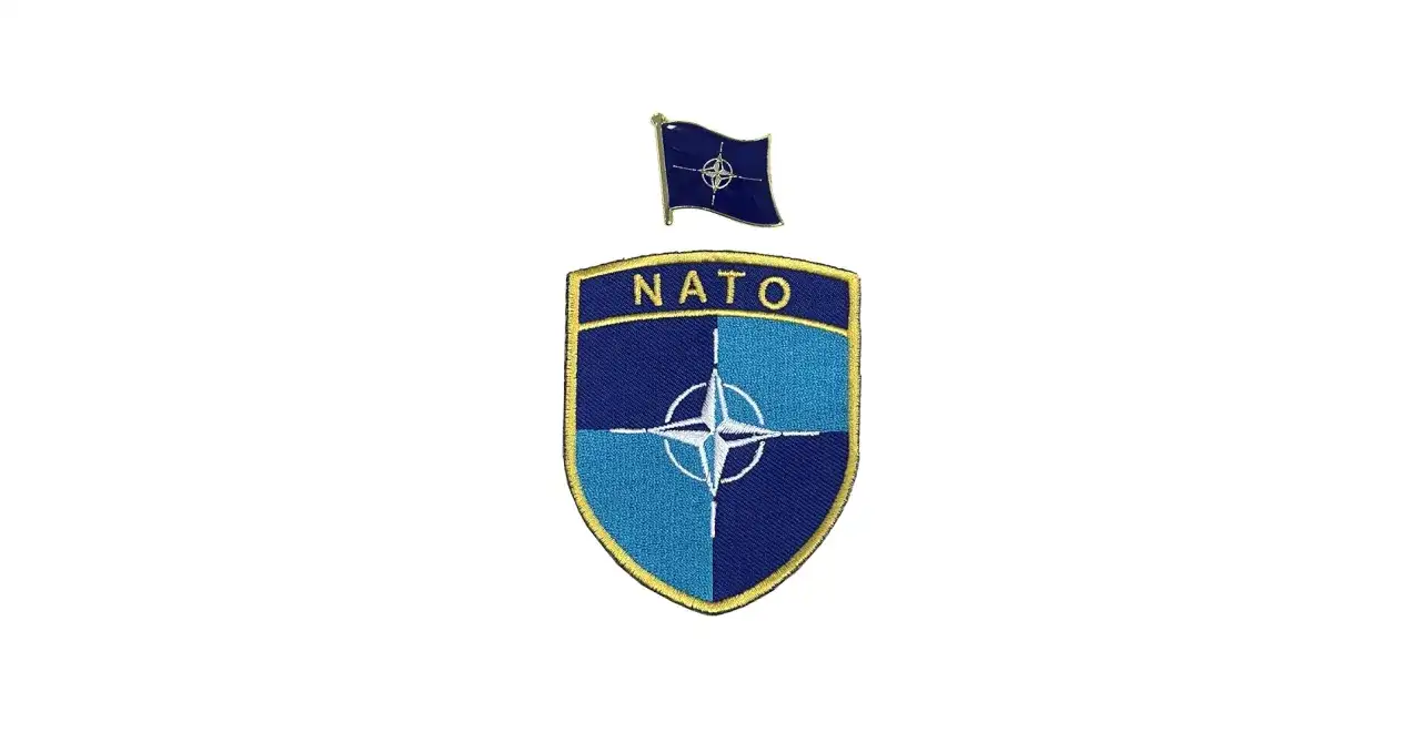 Symbol NATO - Emblemat, logo, flaga. Poznaj różnice
