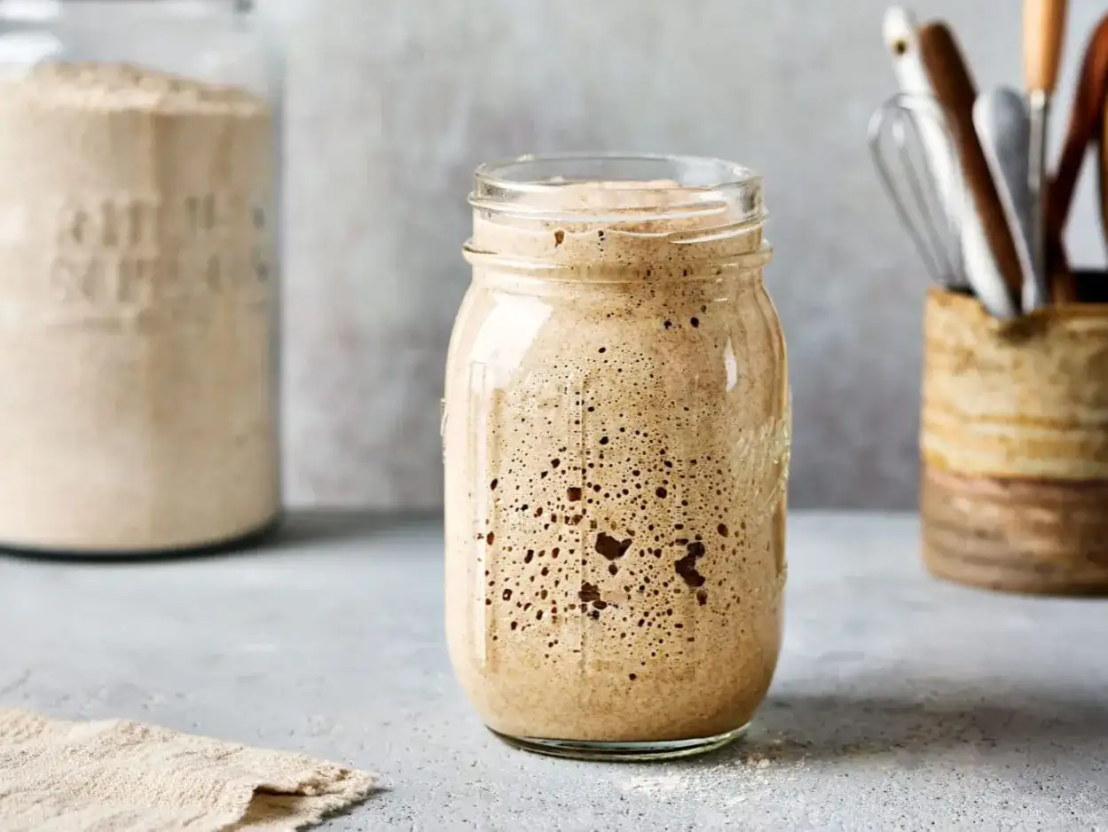 Sauerteig aktivieren - so wird dein Starter wieder triebstark