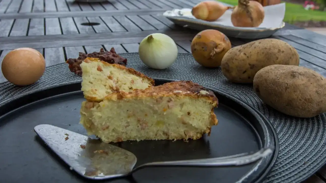 Babka ziemniaczana - przepis babci. Zrób ją idealnie!