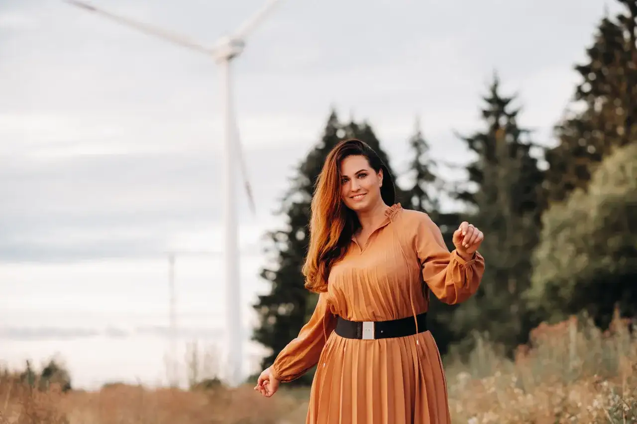 Sukienki plisowane plus size: jak wybrać i nosić z pewnością siebie