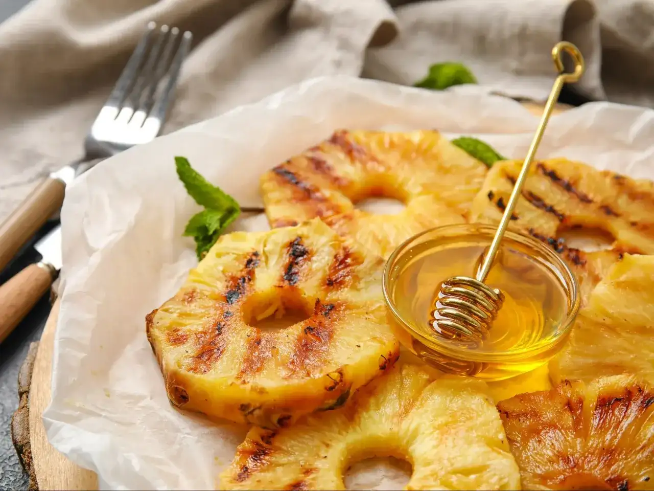Ananas grillowany - przepis na egzotyczny hit z rusztu
