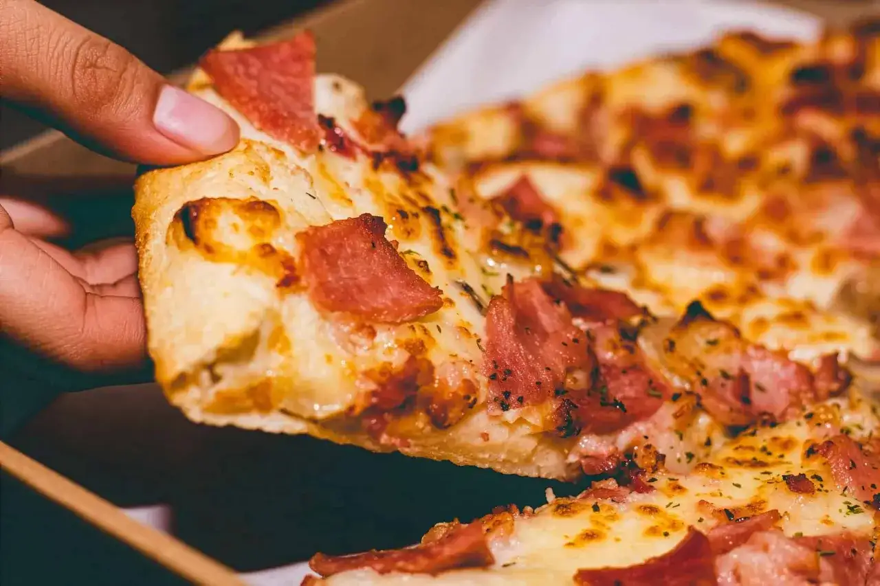 Kamień do pizzy - jak upiec chrupiącą pizzę w domu