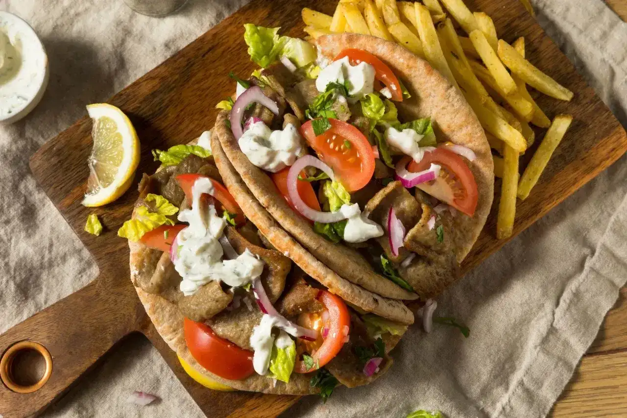 Gyros z kurczaka - idealny przepis na soczyste mięso w domu