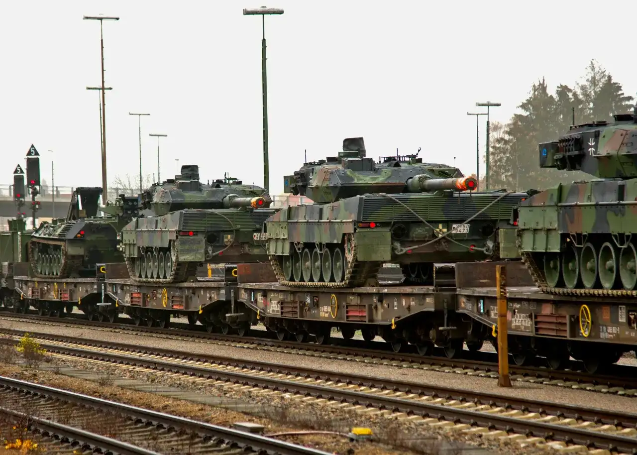 Wojskowy transport kolejowy – Jak działa i kiedy jest kluczowy?