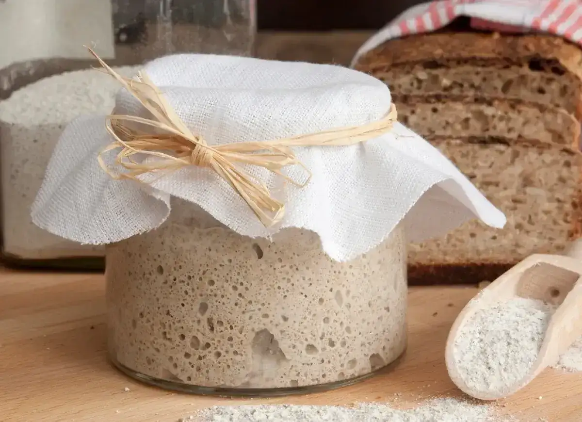 Chleb lepki w środku? Jak go uratować i upiec następnym razem