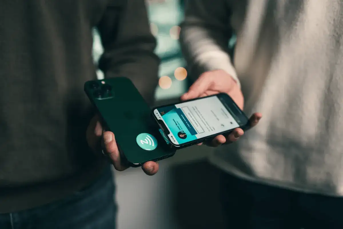 NFC w iPhonie - Jak działa i co z nim zrobisz?