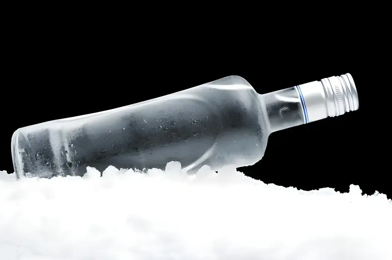 Wódka w zamrażarce - Dlaczego zamarza i co zrobić, gdy pojawi się lód?