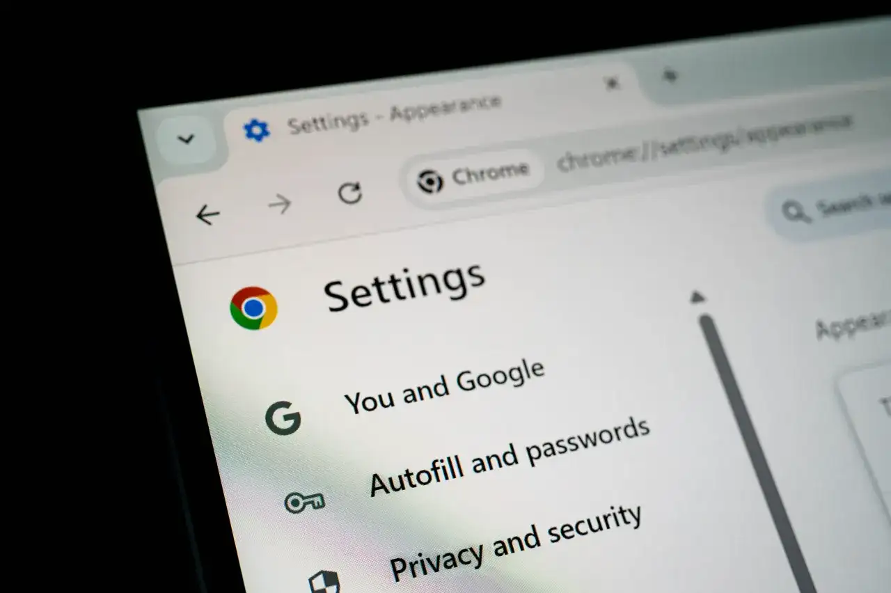 Tryb AI na laptopie - Jak włączyć w Google, Chrome i Edge?