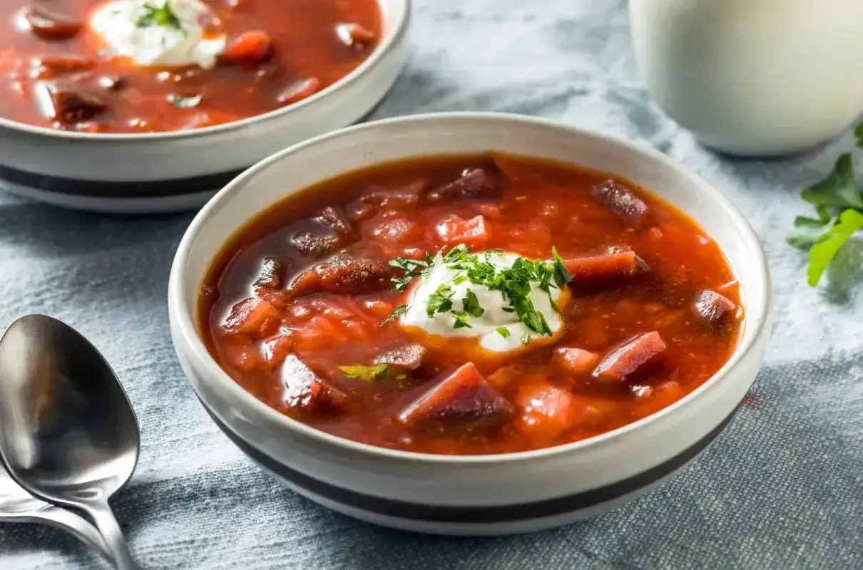Zupa z botwiny na mięsie - Jak ugotować idealną?