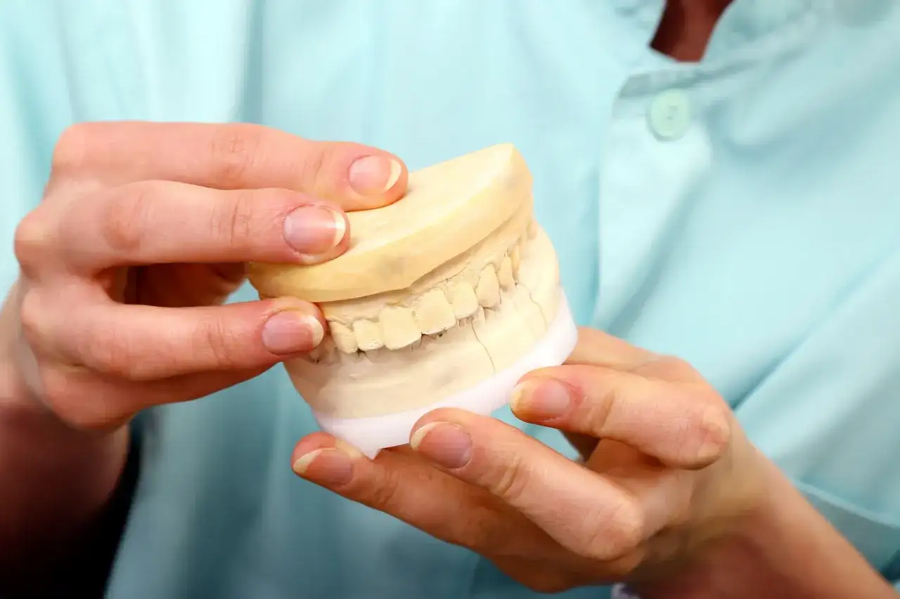 Ruchomy implant zęba - Co robić, by go uratować?